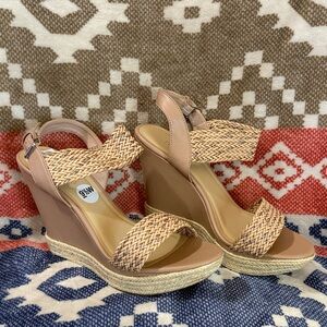 Me Too Tan Woven Wedge Sandals 9.5W